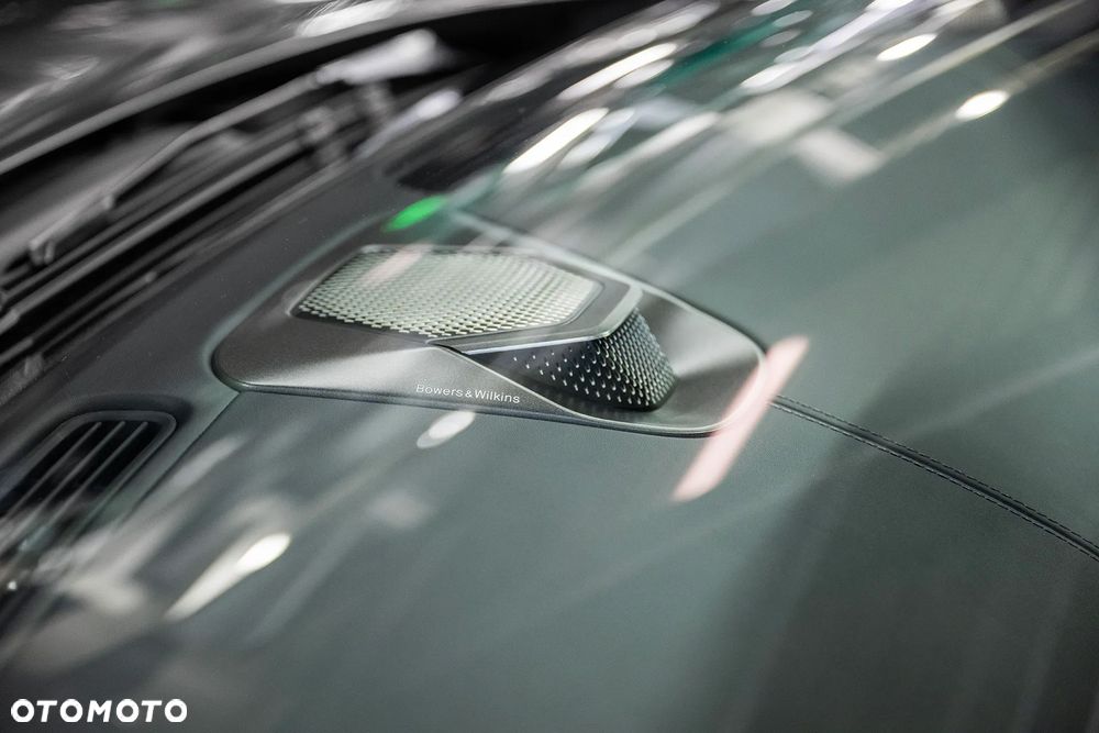 Aston Martin Vantage - 10