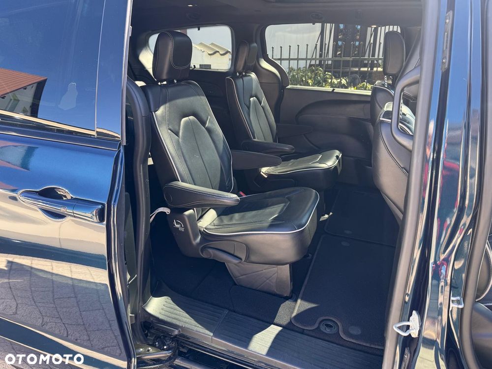 Chrysler Pacifica - 29