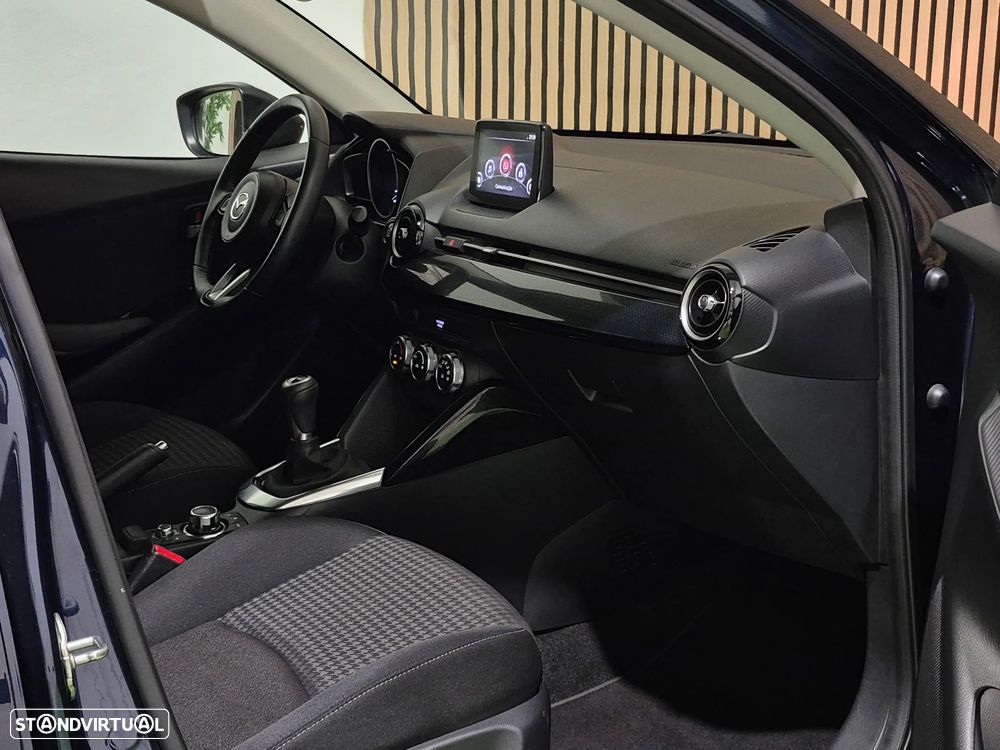 Mazda 2 1.5 e-Skyactiv-G Exclusive-Line Navi - 28