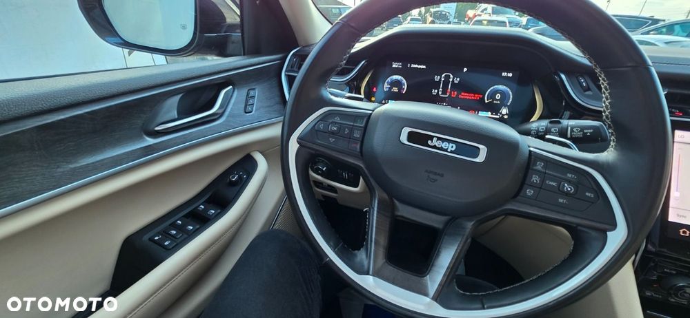 Jeep Grand Cherokee - 24