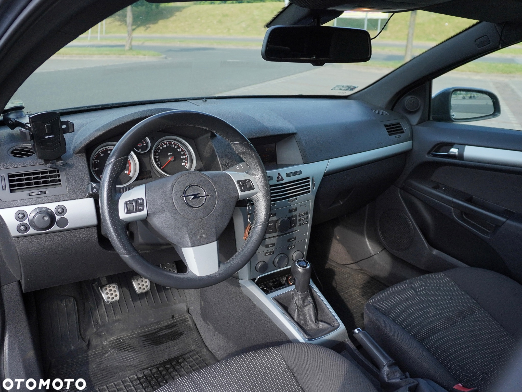 Opel Astra GTC 1.8 Sport - 11