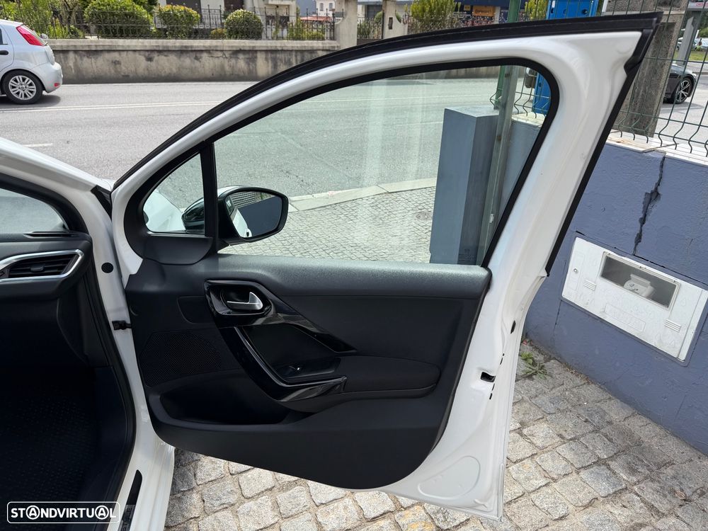 Peugeot 208 82 VTI Style — fotografia 35