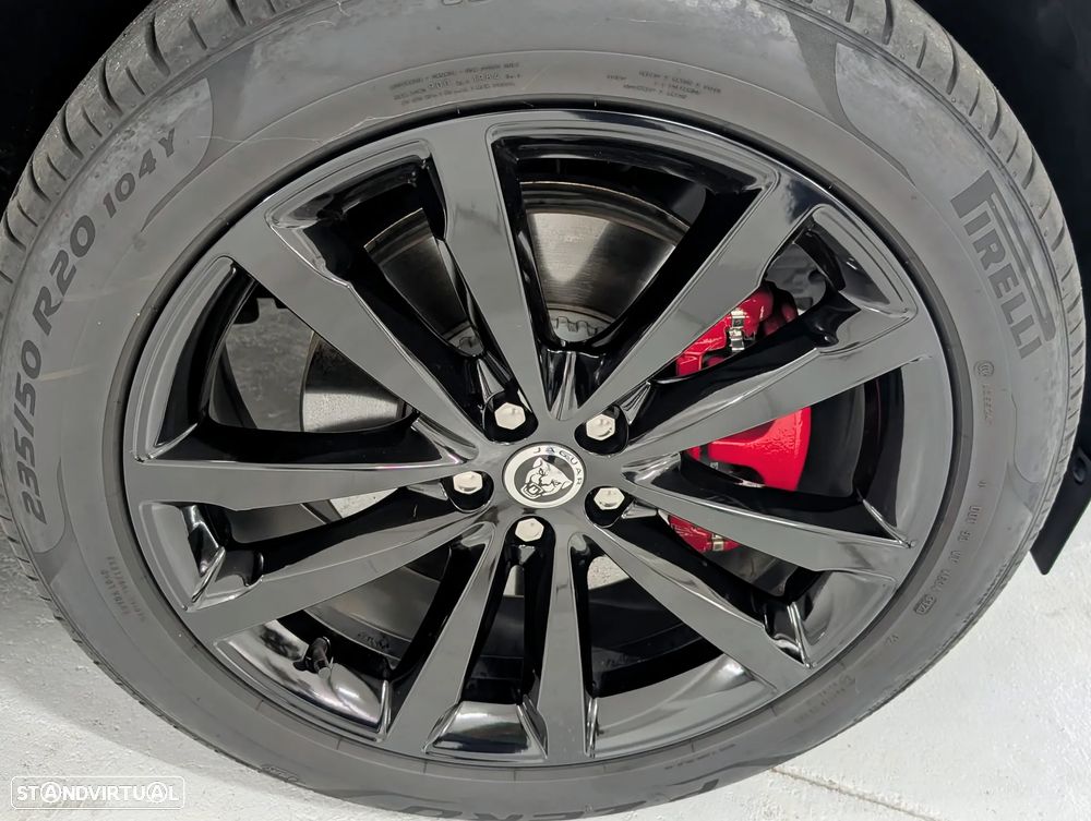 Jaguar E-Pace 1.5 P300e R-Dynamic HSE AWD Aut. - 2