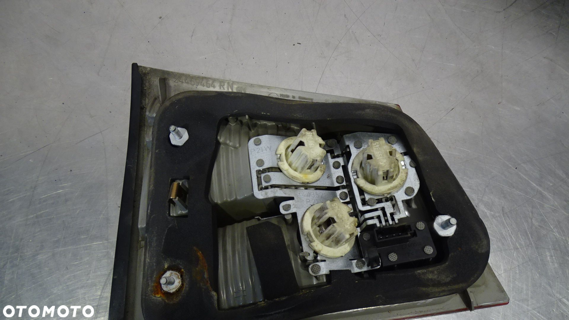 LAMPA PRAWA TYLNA W KLAPIE OPEL VECTRA C - 3