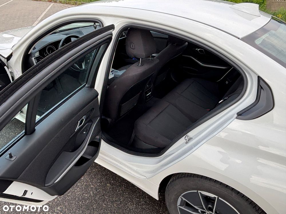 BMW Seria 3 318i - 15