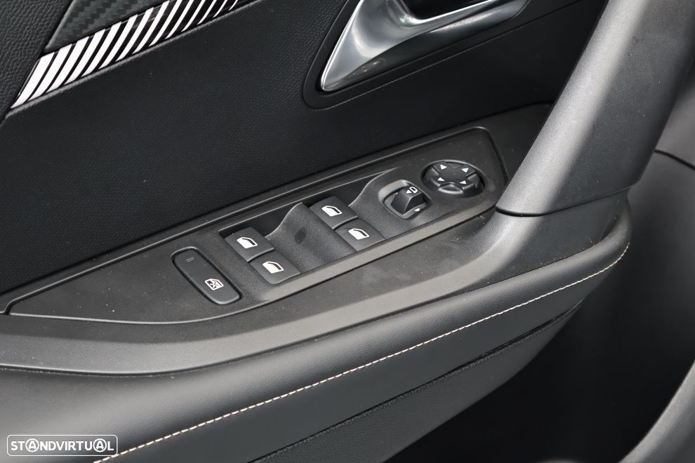 Peugeot 2008 1.2 PureTech Allure - 20