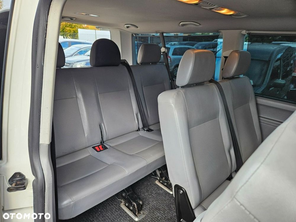 Volkswagen Caravelle - 11