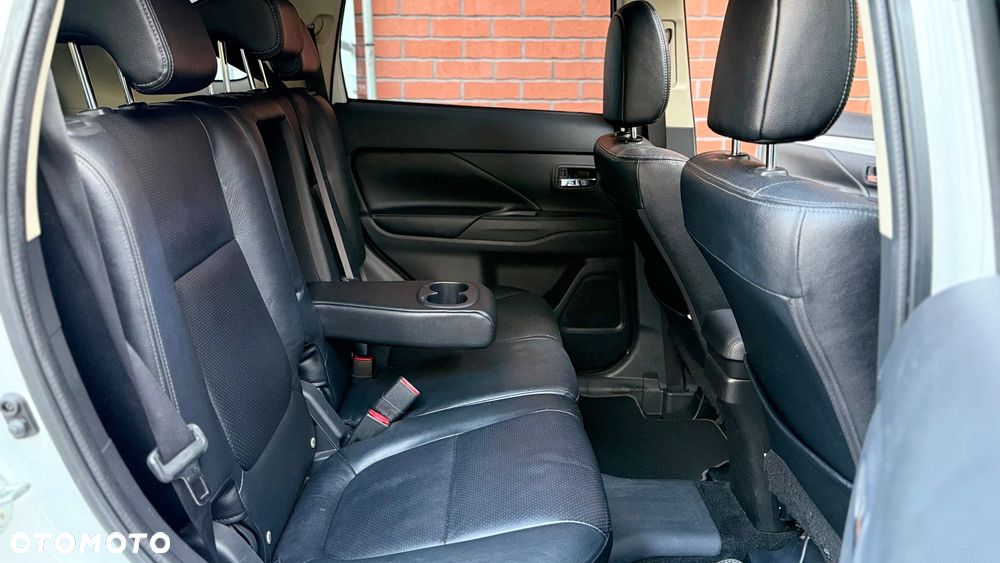 Mitsubishi Outlander 2.0 4WD Top - 30