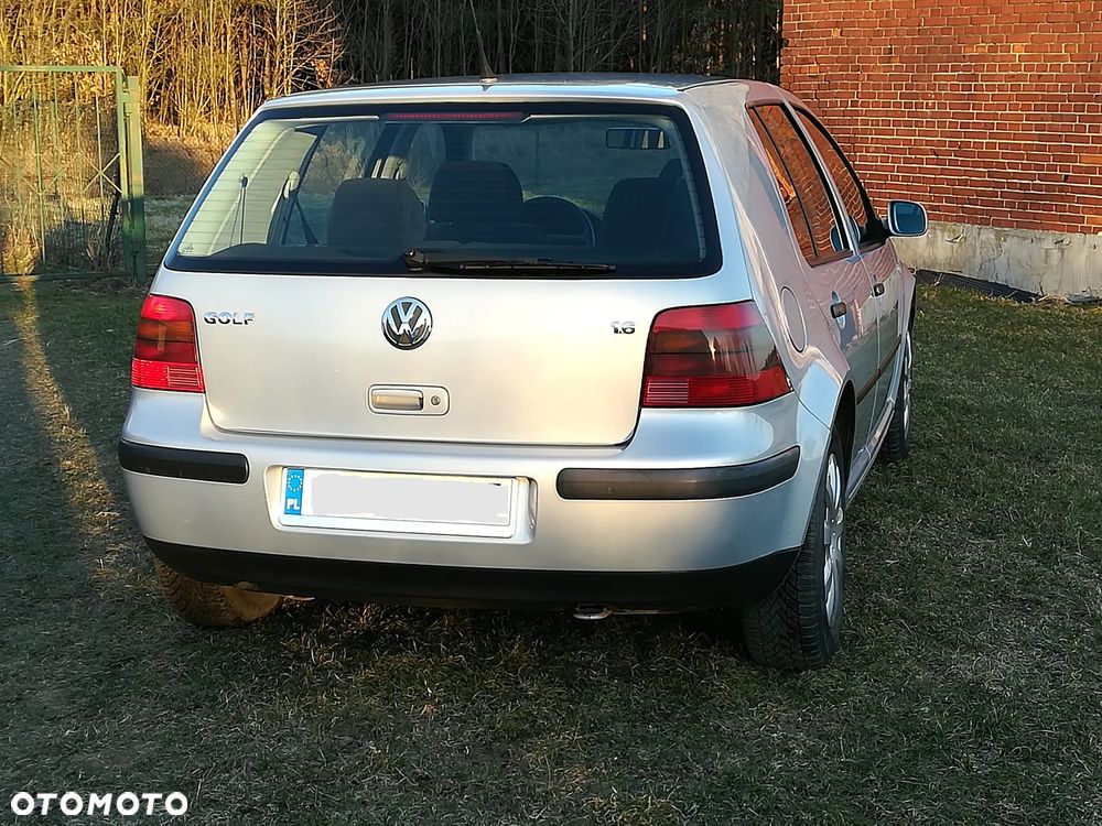 Volkswagen Golf 1.6 Comfortline - 10
