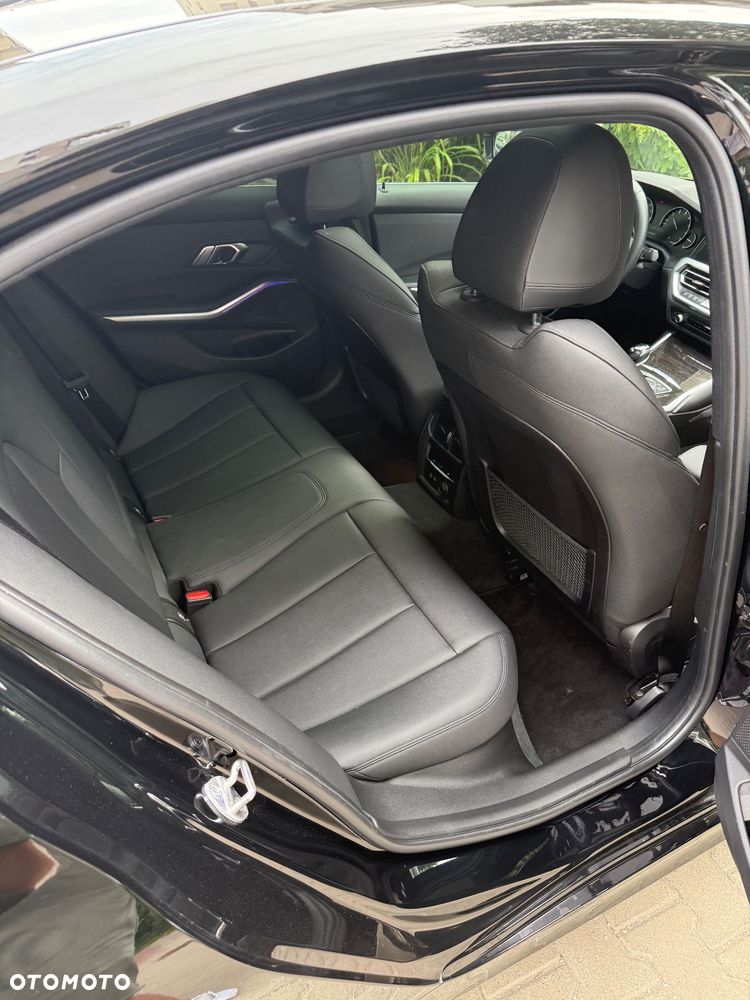 BMW Seria 3 330i Sport Line - 12