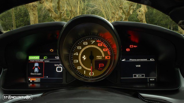 Ferrari GTC4 Lusso - 21