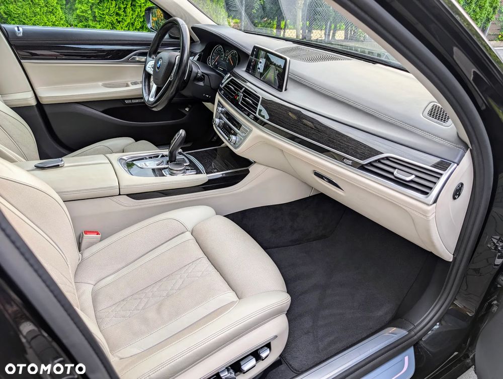BMW Seria 7 740d xDrive - 14