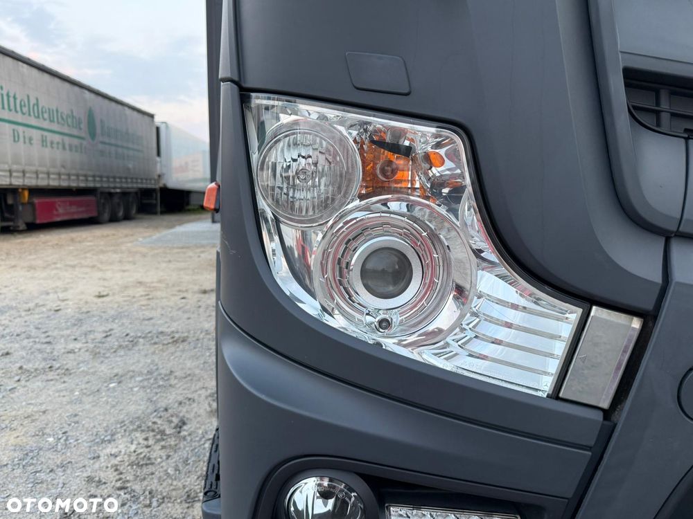 Mercedes-Benz Actros - 12
