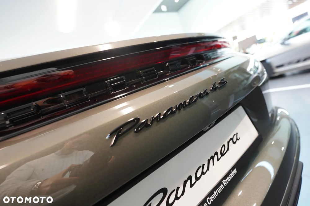 Porsche Panamera 4S E-Hybrid PHEV - 35