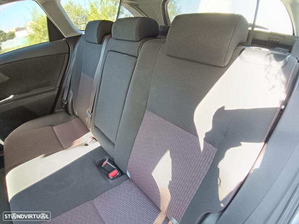 Toyota Auris 1.4 D-4D Comfort+Pack Sport - 8