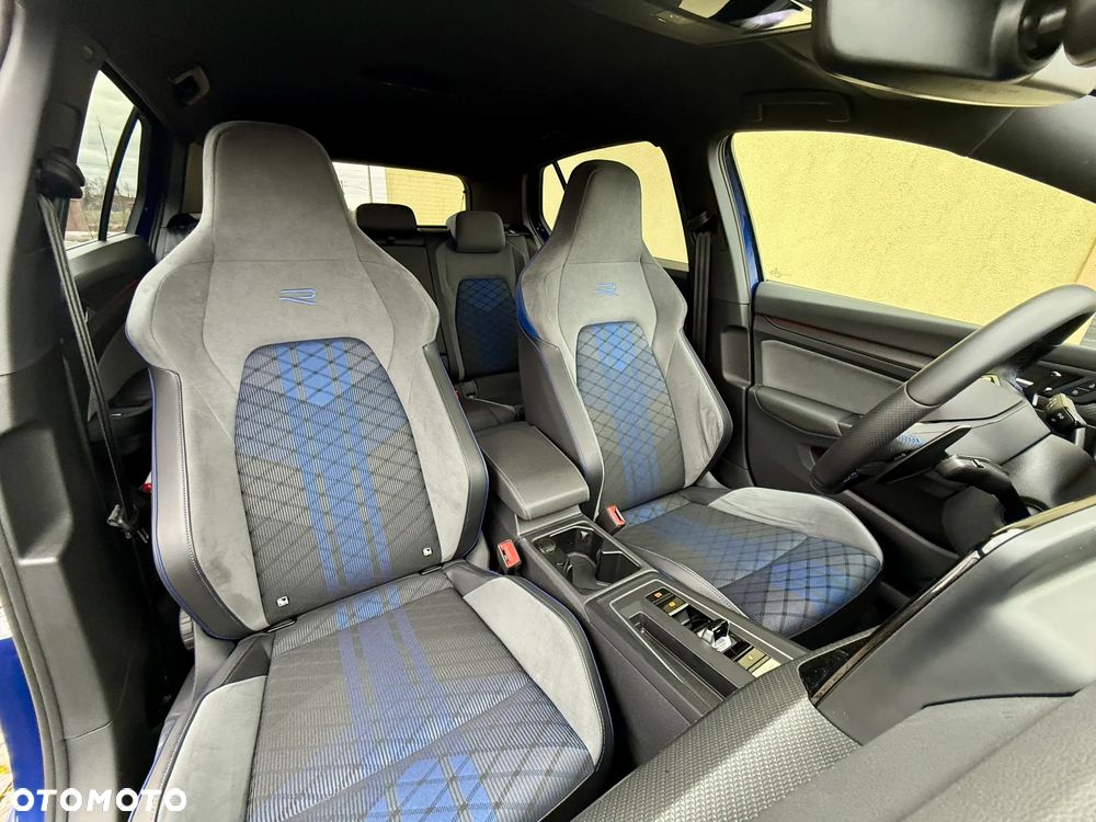 Volkswagen Golf - 10