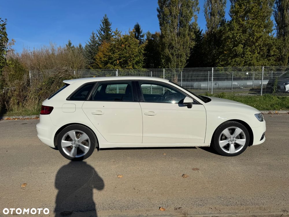 Audi A3 1.6 TDI DPF S tronic Ambiente - 4