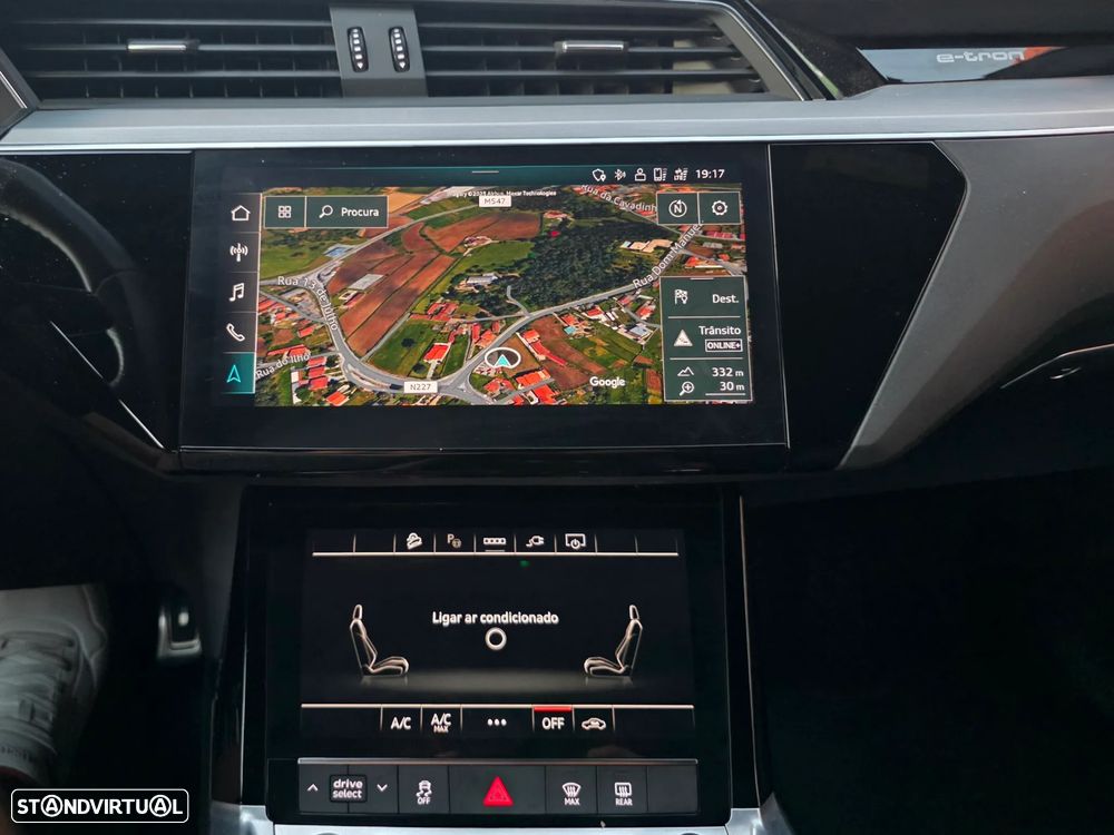 Audi Q8 e-Tron 50 quattro S line - 23