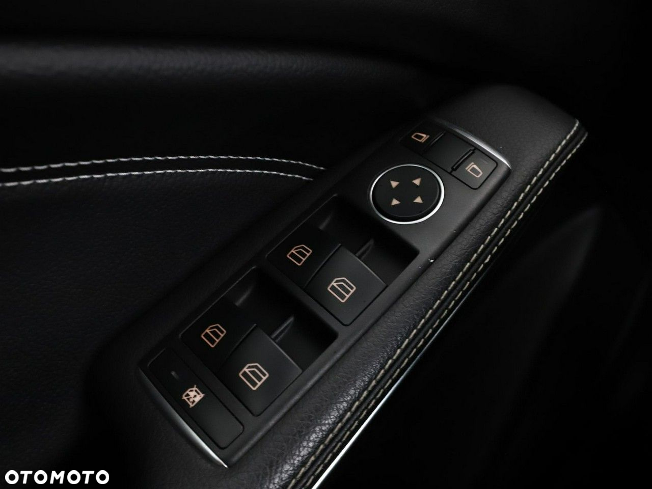 Mercedes-Benz GLA 180 7G-DCT UrbanStyle Edition - 33
