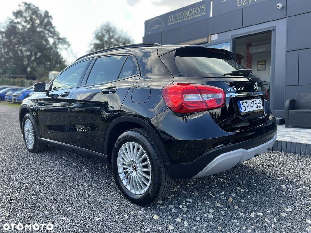 Mercedes-Benz GLA 180 7G-DCT - 8