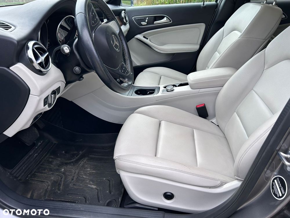 Mercedes-Benz GLA 250 4Matic 7G-DCT UrbanStyle Edition - 14