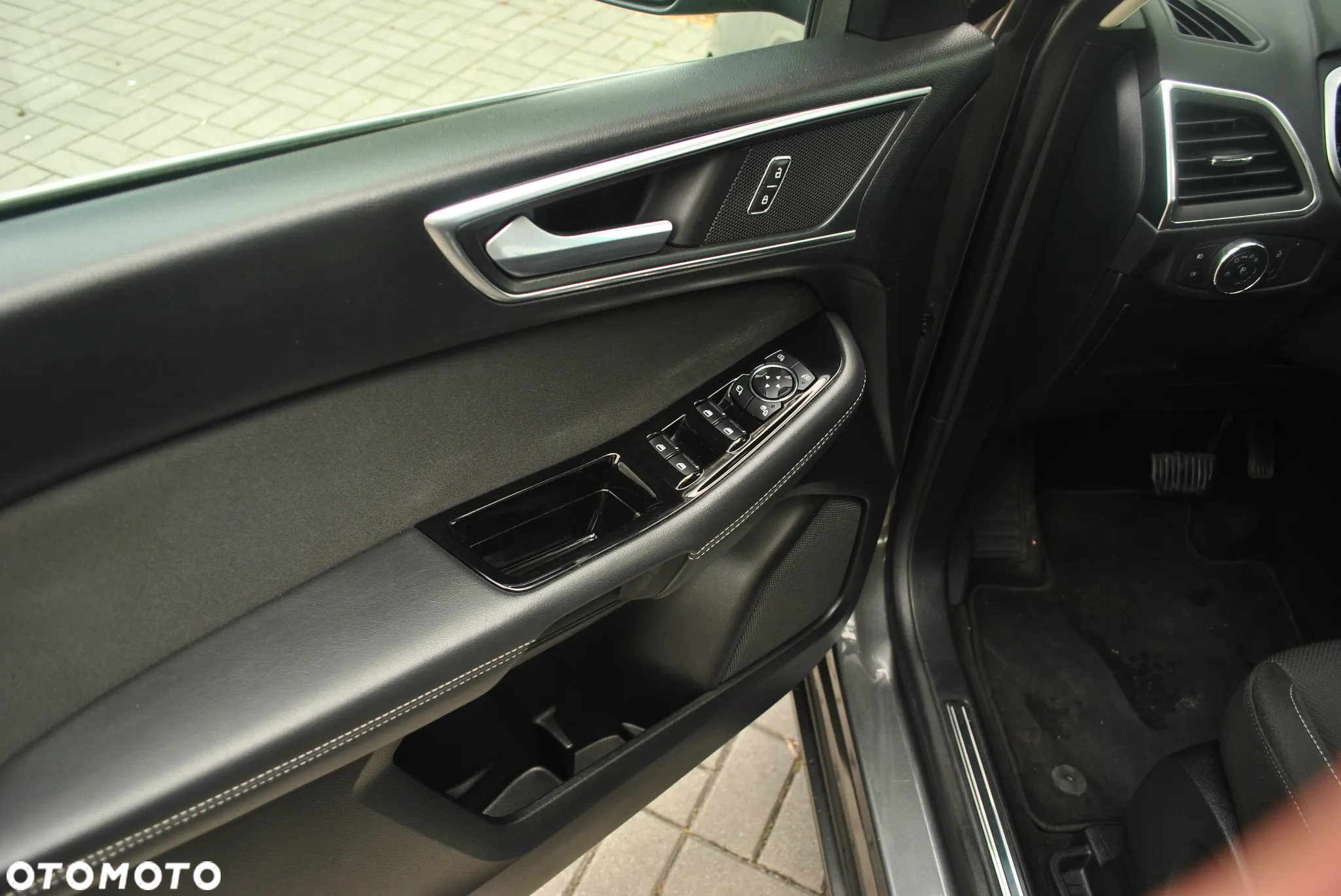 Ford S-Max - 13