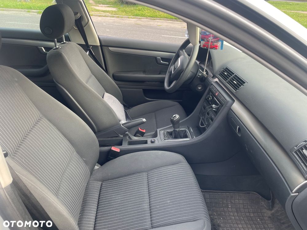 Audi A4 Limousine - 14