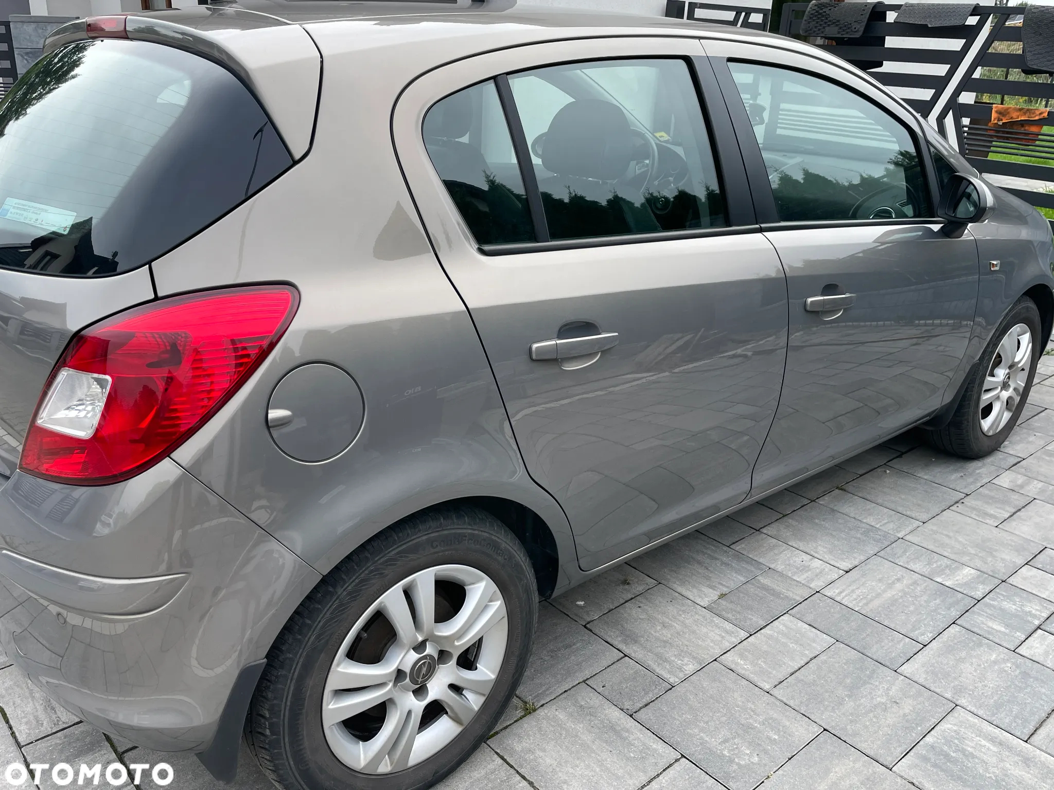 Opel Corsa 1.4 16V Cosmo - 4