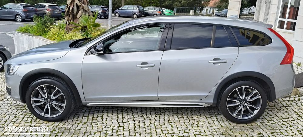 Volvo V60 Cross Country 2.0 D3 Momentum - 11