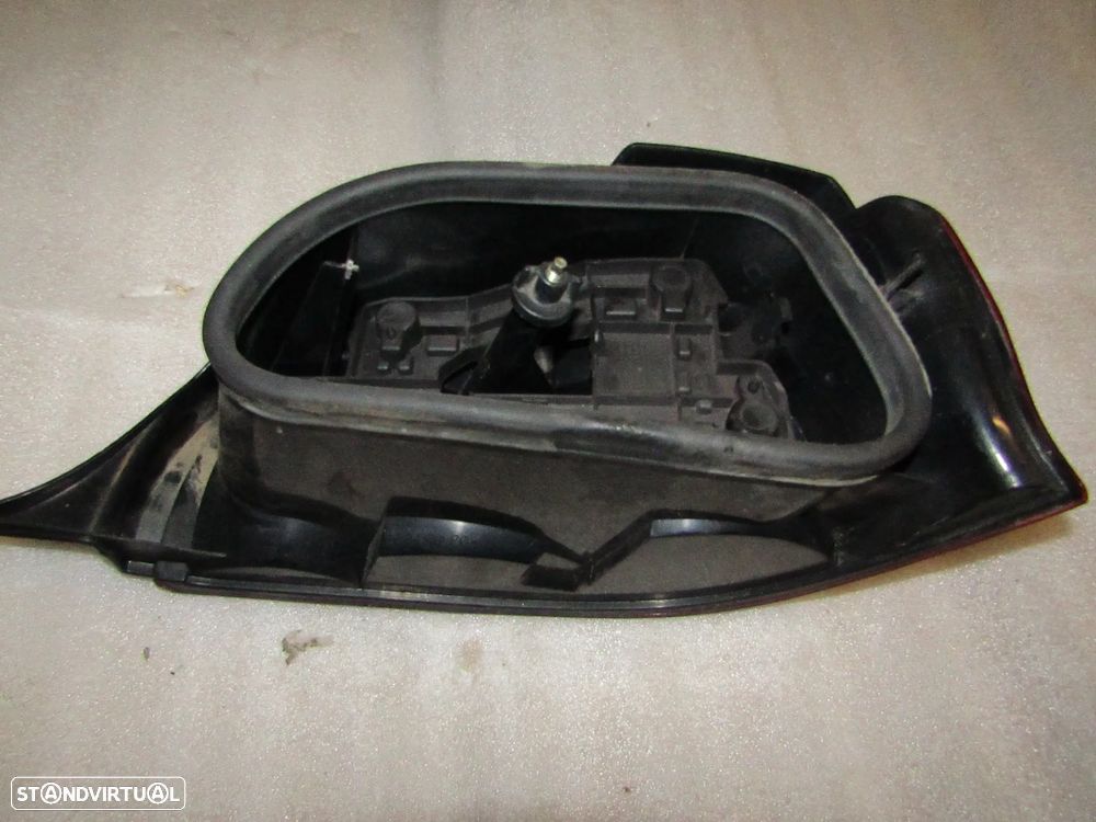 Farolim tras Citroen Saxo ano 2001 (ver fotos) - 4