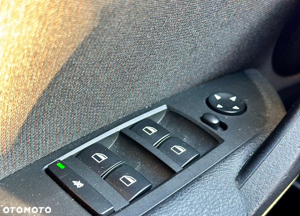 BMW X1 sDrive18d xLine - 25