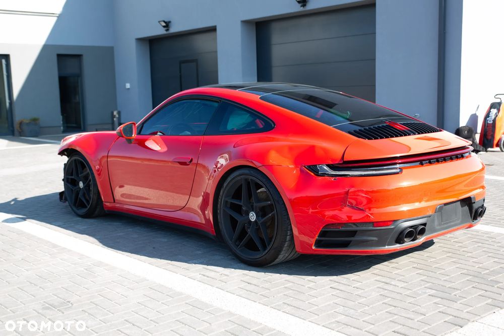 Porsche 911 Carrera - 6