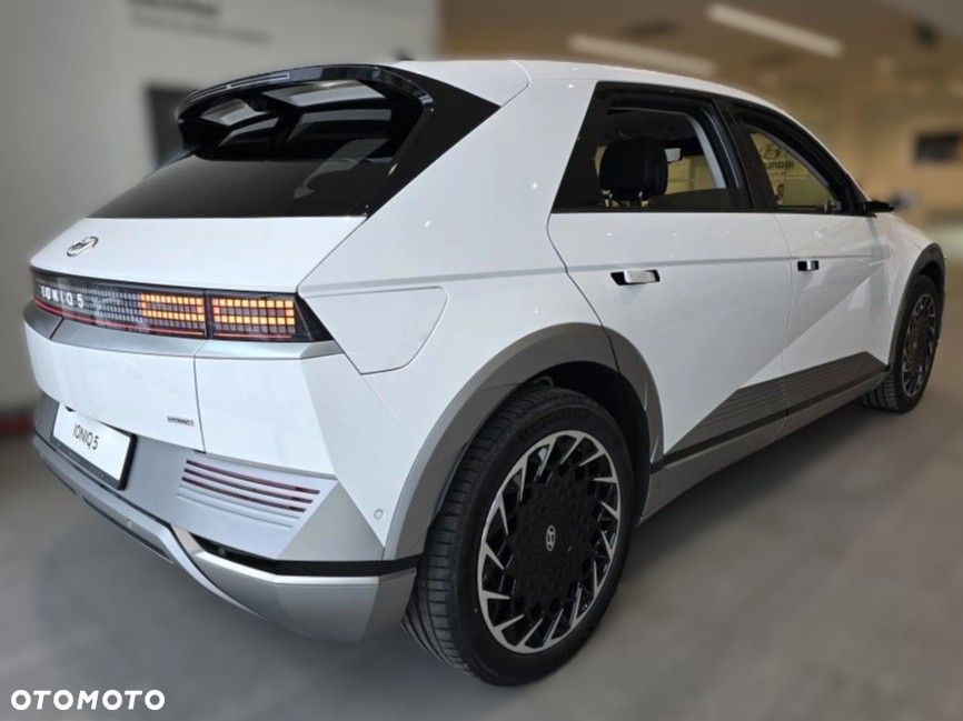 Hyundai IONIQ - 3