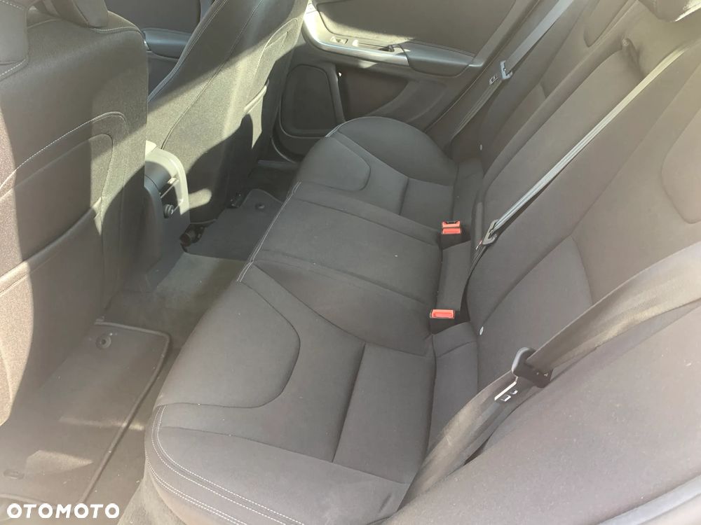 Volvo S60 T3 Kinetic - 11