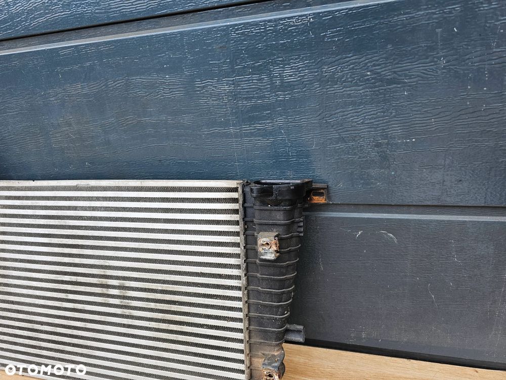 INTERCOOLER CHŁODNICA POWIETRZA OPEL ZAFIRA B ASTRA H 1.9 CDTI 120-150KM 13243008 - 2