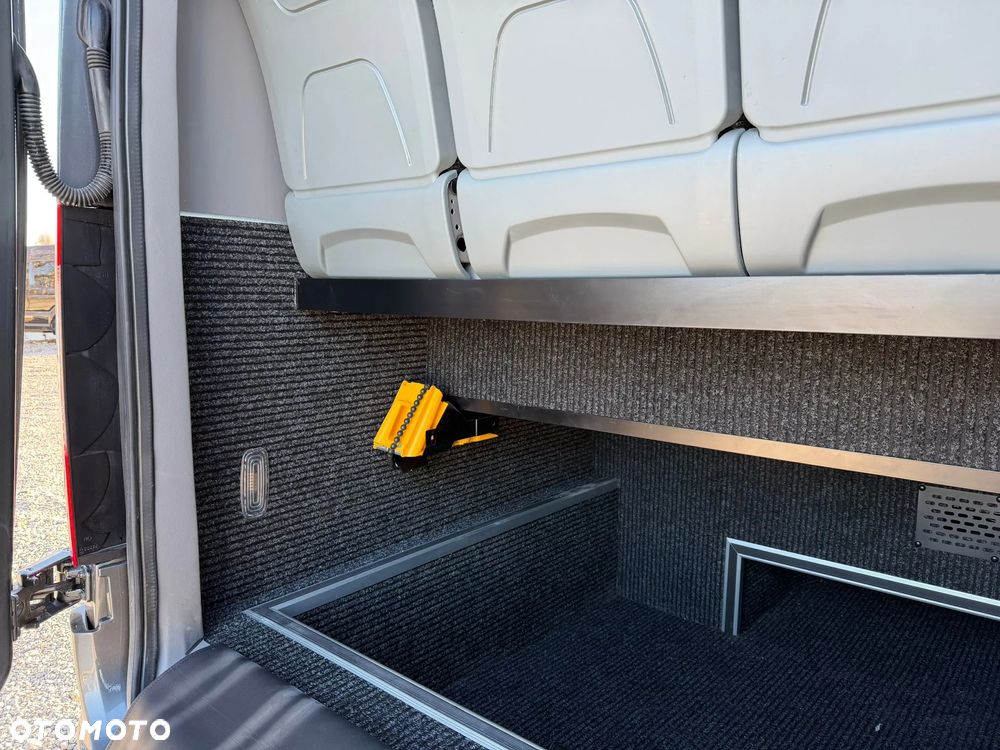 Mercedes-Benz Sprinter 519 - 12