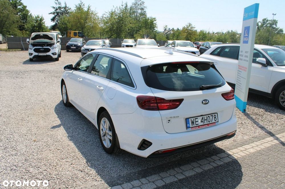 Kia Ceed - 8