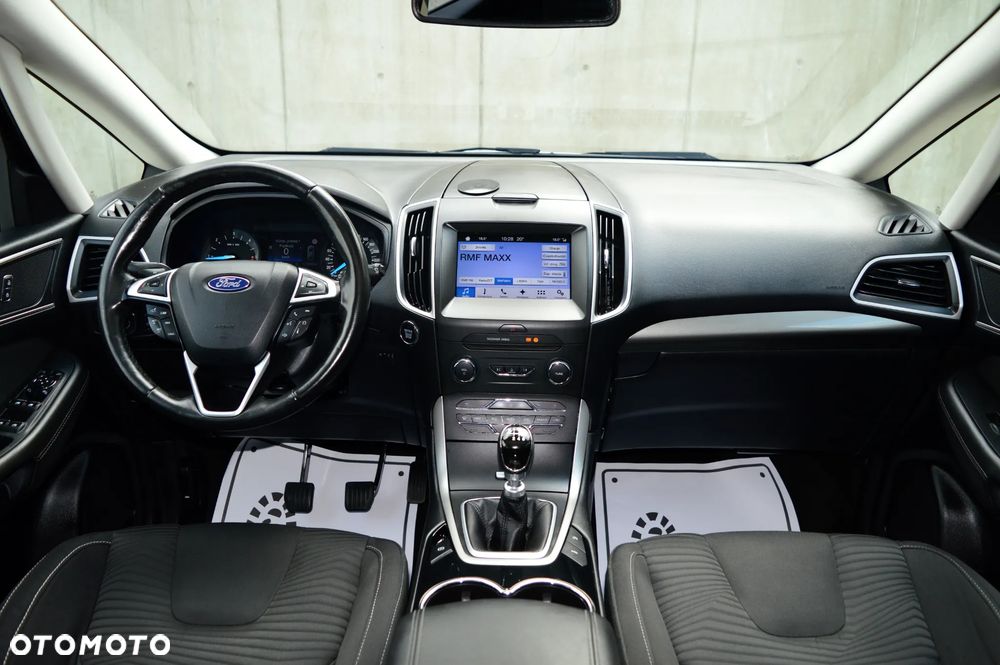 Ford S-Max - 13