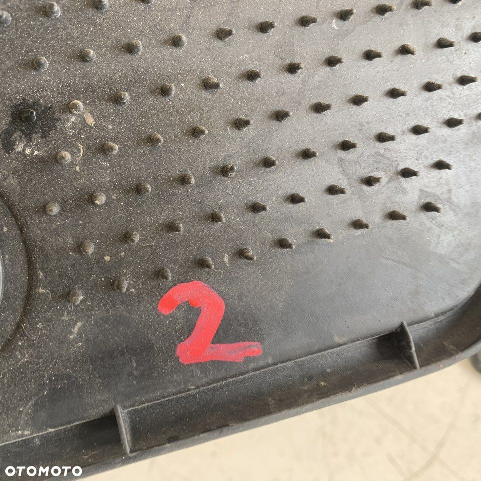 Dywaniki chodniczki oryginalne komplet 3szt DODGE RAM V 1500 LIMITED 21r - 16