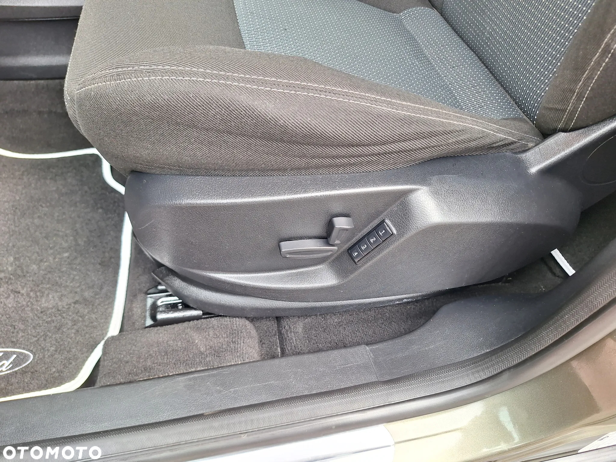 Ford S-Max 2.0 TDCi DPF Titanium - 15