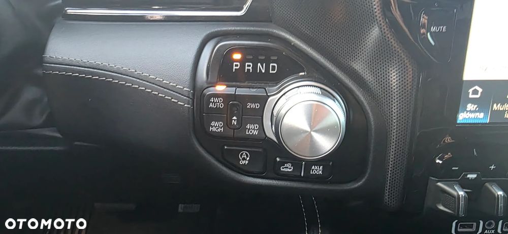 RAM 1500 5.7 Crew Cab Shortbed Limited Black - 32