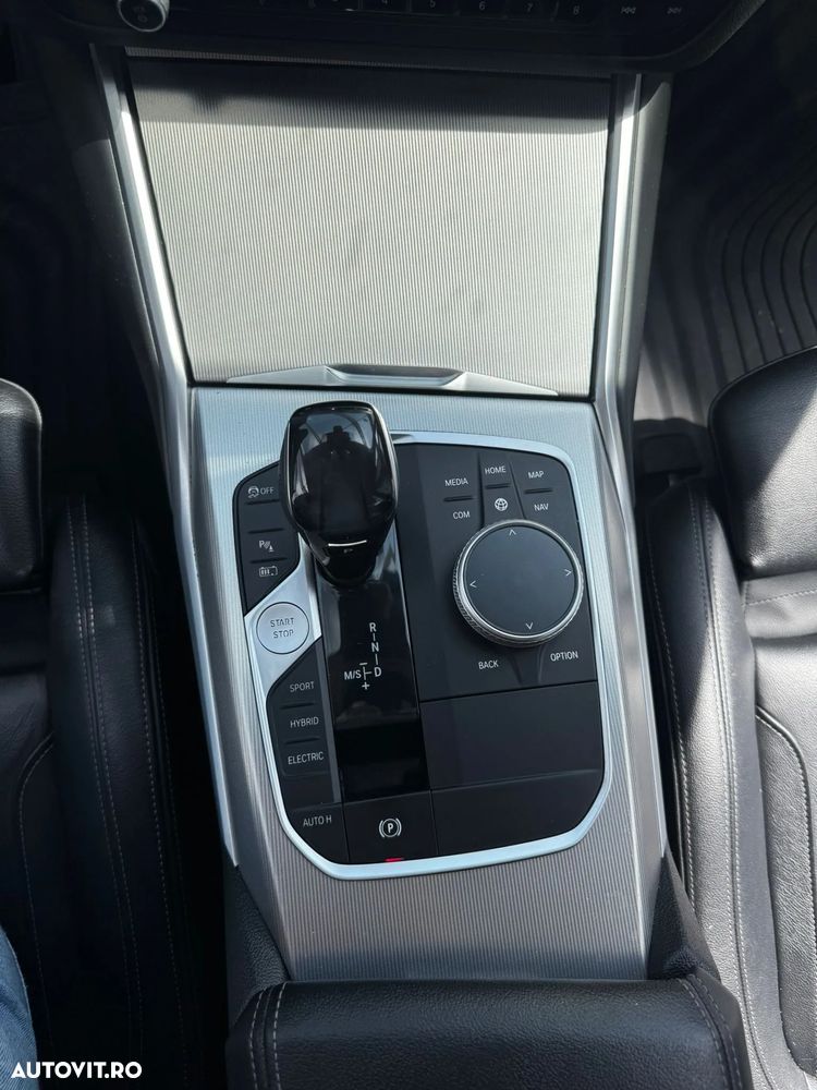 BMW Seria 3 330e Aut. Sport Line - 9