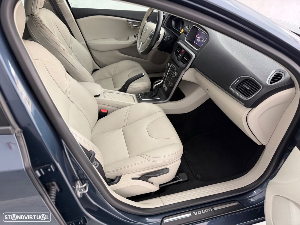 Volvo V40 2.0 D2 Momentum Geartronic - 34