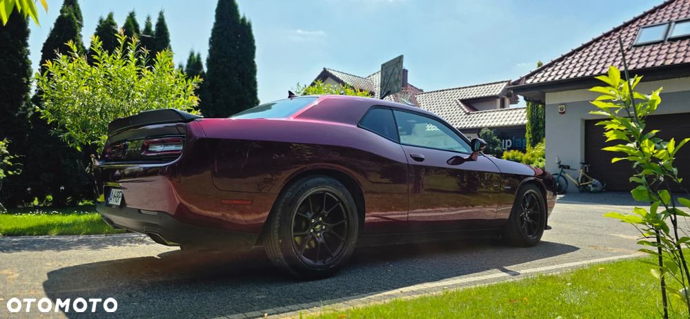 Dodge Challenger - 8