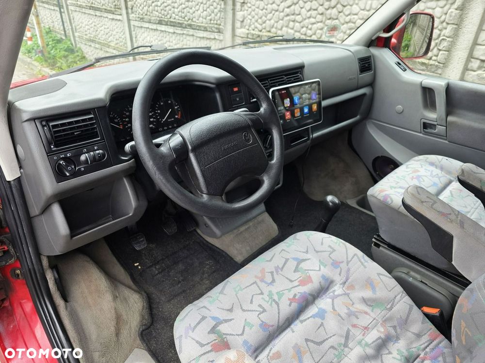 Volkswagen Multivan - 13