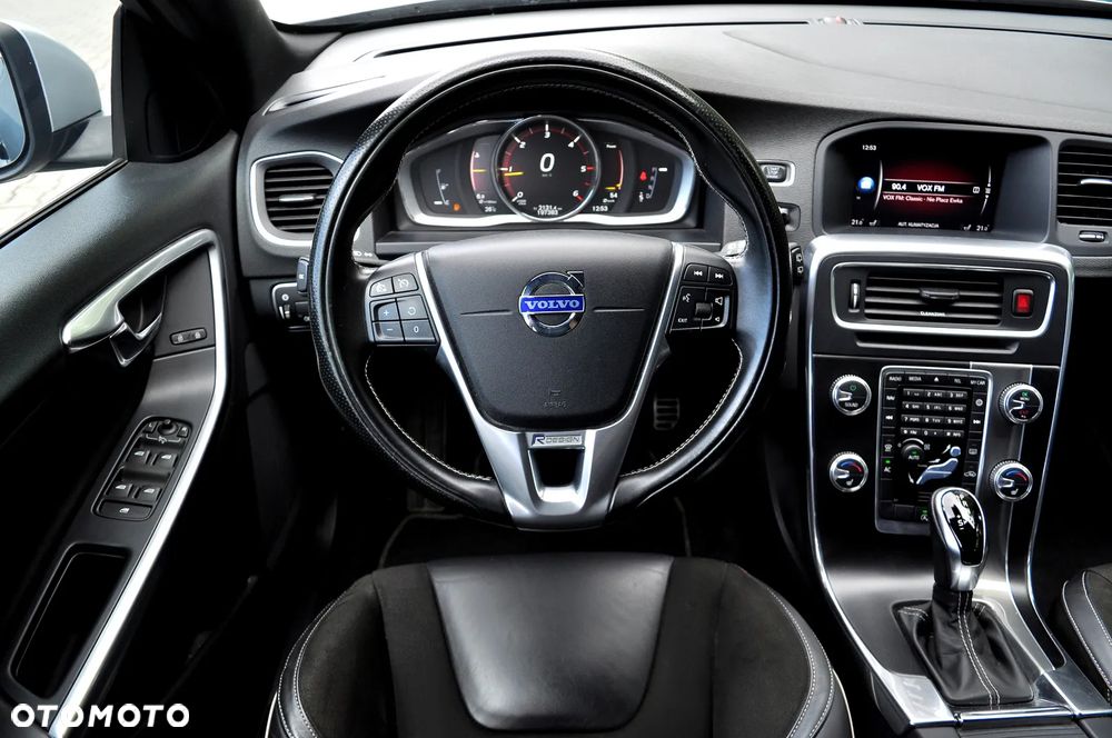 Volvo V60 D4 Geartronic R-Design - 20