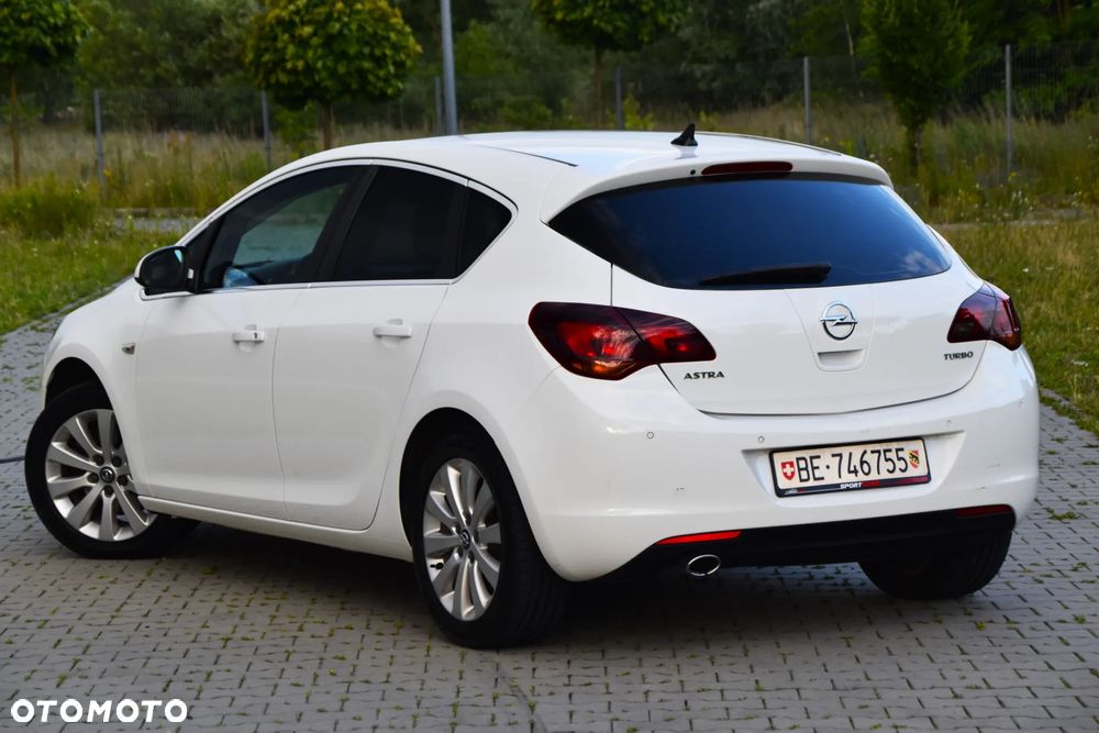 Opel Astra 1.6 Turbo White Edition - 32