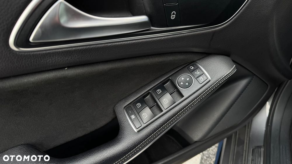 Mercedes-Benz Klasa A 180 (BlueEFFICIENCY) 7G-DCT AMG Sport - 25