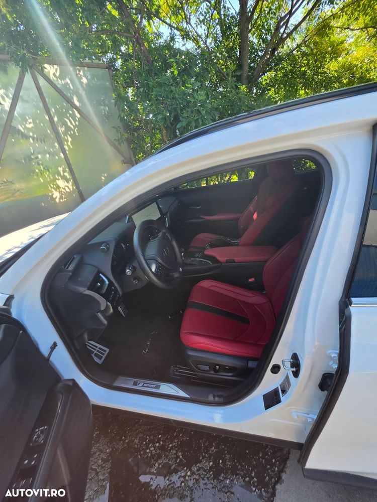 Lexus UX - 8