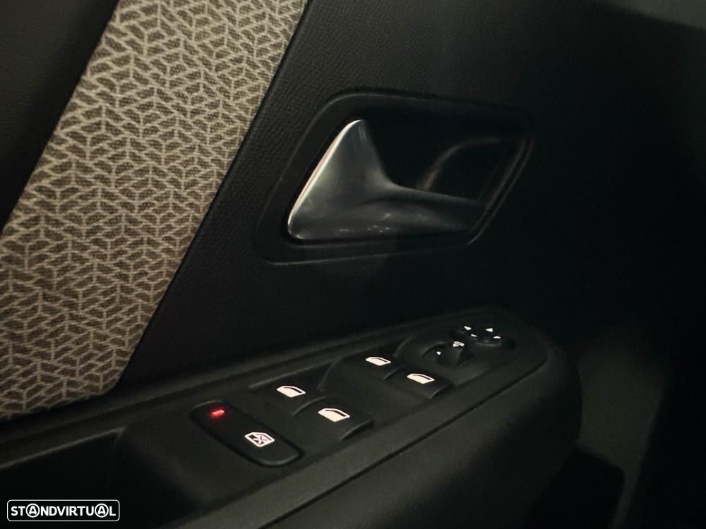 Citroën C4 PureTech 130 Stop&Start EAT8 MAX - 17